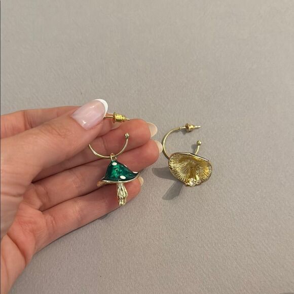 Green Mushroom Earrings M473 - Picture 3 of 3